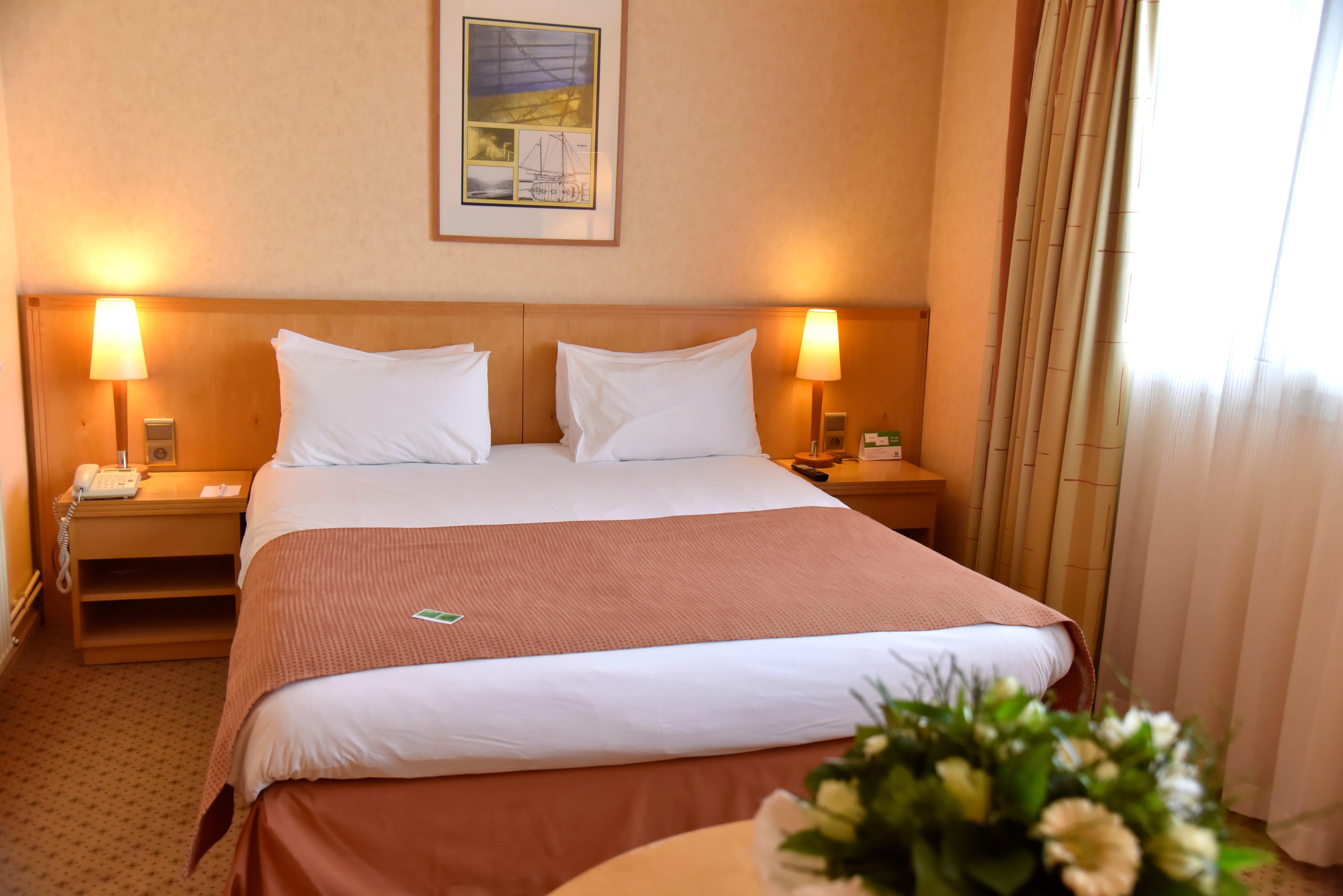 Holiday Inn Calais-Centre By Ihg Exterior photo