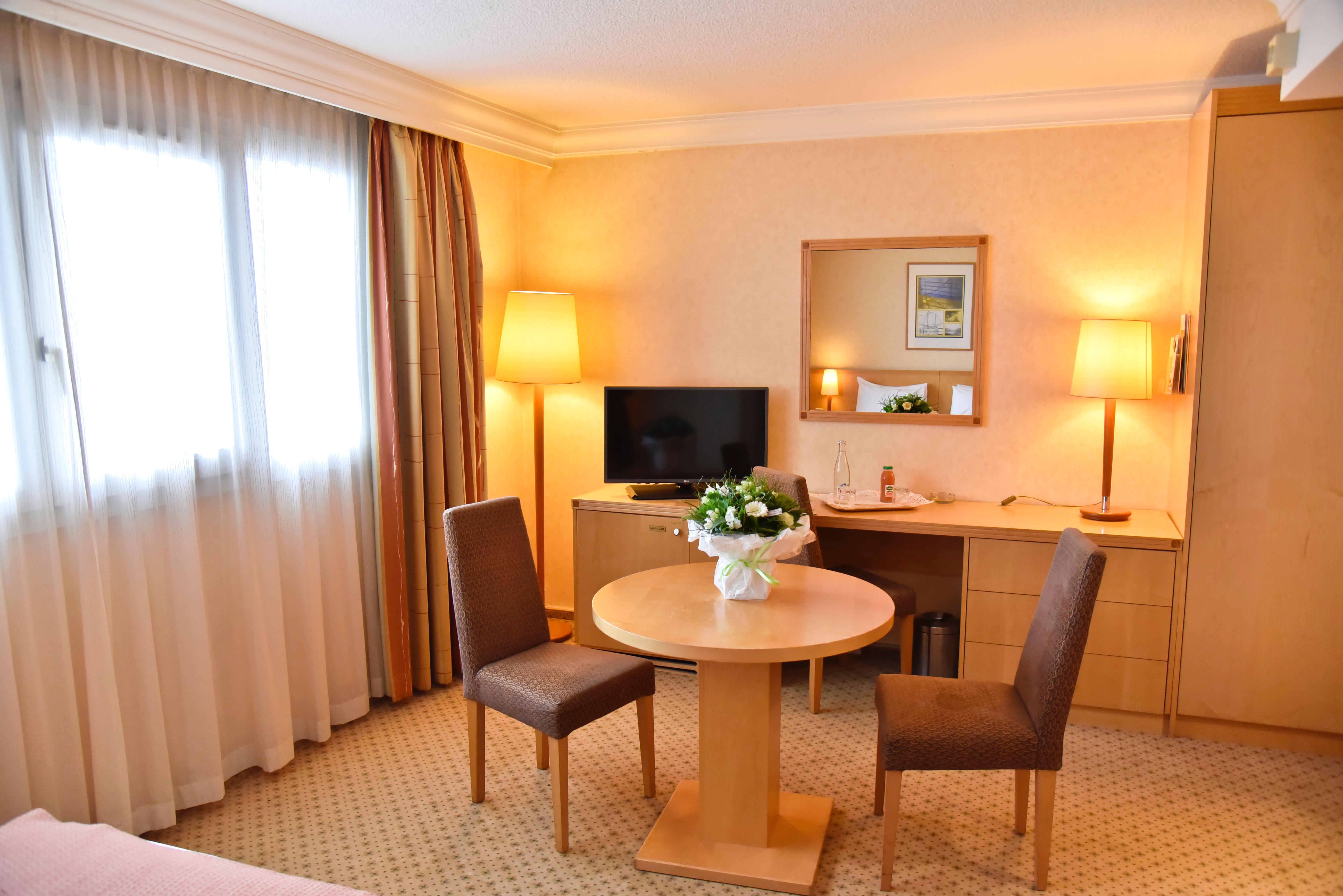 Holiday Inn Calais-Centre By Ihg Exterior photo